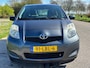 Toyota Yaris 1.0 VVTi Acces 5-Drs Stuurbekrachtiging Electric pakket Audio-CD/MP3 ABS EBD Colorpakket Dealeronderhoud Nieuwe Apk!