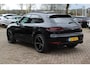 Porsche Macan 2.0 / NL Auto / Dealer onderhouden / Panoramadak / Camera / Luchtvering / Sportdesign+Chrono / 21'' / Adaptieve stoelen / CarPlay / Bose / DAB / Stoelverwarming / ACC