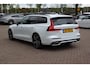 Volvo V60 2.0 T5 R-Design / Trekhaak / Panoramadak / Camera / Leder / Harman Kardon / 20'' / Keyless / CarPlay / Stuurverwarming / Stoelverwarming 4x / DAB / Dodehoek / Cruise Control