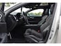 Volvo V60 2.0 T5 R-Design / Trekhaak / Panoramadak / Camera / Leder / Harman Kardon / 20'' / Keyless / CarPlay / Stuurverwarming / Stoelverwarming 4x / DAB / Dodehoek / Cruise Control