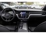 Volvo V60 2.0 T5 R-Design / Trekhaak / Panoramadak / Camera / Leder / Harman Kardon / 20'' / Keyless / CarPlay / Stuurverwarming / Stoelverwarming 4x / DAB / Dodehoek / Cruise Control