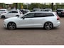 Volvo V60 2.0 T5 R-Design / Trekhaak / Panoramadak / Camera / Leder / Harman Kardon / 20'' / Keyless / CarPlay / Stuurverwarming / Stoelverwarming 4x / DAB / Dodehoek / Cruise Control