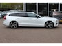 Volvo V60 2.0 T5 R-Design / Trekhaak / Panoramadak / Camera / Leder / Harman Kardon / 20'' / Keyless / CarPlay / Stuurverwarming / Stoelverwarming 4x / DAB / Dodehoek / Cruise Control