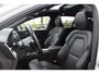 Volvo V60 2.0 T5 R-Design / Trekhaak / Panoramadak / Camera / Leder / Harman Kardon / 20'' / Keyless / CarPlay / Stuurverwarming / Stoelverwarming 4x / DAB / Dodehoek / Cruise Control