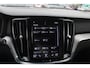 Volvo V60 2.0 T5 R-Design / Trekhaak / Panoramadak / Camera / Leder / Harman Kardon / 20'' / Keyless / CarPlay / Stuurverwarming / Stoelverwarming 4x / DAB / Dodehoek / Cruise Control