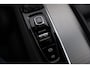 Volvo V60 2.0 T5 R-Design / Trekhaak / Panoramadak / Camera / Leder / Harman Kardon / 20'' / Keyless / CarPlay / Stuurverwarming / Stoelverwarming 4x / DAB / Dodehoek / Cruise Control