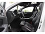Volvo V60 2.0 T5 R-Design / Trekhaak / Panoramadak / Camera / Leder / Harman Kardon / 20'' / Keyless / CarPlay / Stuurverwarming / Stoelverwarming 4x / DAB / Dodehoek / Cruise Control