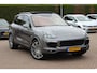 Porsche Cayenne 3.0 S E-Hybrid / Full option! / NL Auto! / Trekhaak / Panoramadak / 360Camera / Luchtvering / Bose / 20'' / Keyless / Sportchrono / Stuurverwarming / Stoelventilatie 4x / Stoelverwarming 4x / Dodehoek / DAB