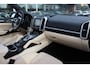 Porsche Cayenne 3.0 S E-Hybrid / Trekhaak / Panoramadak / Luxe Leder / Luchtvering / Bose / 21'' / Keyless / Sportchrono / Stuurverwarming / Stoelventilatie / Stoelverwarming 4x / DAB / ACC