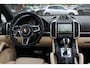 Porsche Cayenne 3.0 S E-Hybrid / Trekhaak / Panoramadak / Luxe Leder / Luchtvering / Bose / 21'' / Keyless / Sportchrono / Stuurverwarming / Stoelventilatie / Stoelverwarming 4x / DAB / ACC