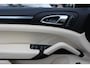 Porsche Cayenne 3.0 S E-Hybrid / Trekhaak / Panoramadak / Luxe Leder / Luchtvering / Bose / 21'' / Keyless / Sportchrono / Stuurverwarming / Stoelventilatie / Stoelverwarming 4x / DAB / ACC