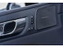 Volvo XC60 2.0 T6 Plug-in Hybrid AWD Ultra Black Edition | PHEV Long Range | Trekhaak | 360 Graden Camera | Gelamineerd Glas | Panoramadak | Head-up Display | Cruise Control Adaptief | Harman Kardon Audio | Sportstoelen