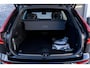 Volvo XC60 2.0 T6 Plug-in Hybrid AWD Ultra Black Edition | PHEV Long Range | Trekhaak | 360 Graden Camera | Gelamineerd Glas | Panoramadak | Head-up Display | Cruise Control Adaptief | Harman Kardon Audio | Sportstoelen