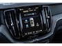 Volvo XC60 2.0 T6 Plug-in Hybrid AWD Ultra Black Edition | PHEV Long Range | Trekhaak | 360 Graden Camera | Gelamineerd Glas | Panoramadak | Head-up Display | Cruise Control Adaptief | Harman Kardon Audio | Sportstoelen