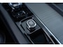 Volvo XC60 2.0 T6 Plug-in Hybrid AWD Ultra Black Edition | PHEV Long Range | Trekhaak | 360 Graden Camera | Gelamineerd Glas | Panoramadak | Head-up Display | Cruise Control Adaptief | Harman Kardon Audio | Sportstoelen