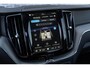 Volvo XC60 2.0 T6 Plug-in Hybrid AWD Ultra Black Edition | PHEV Long Range | Trekhaak | 360 Graden Camera | Gelamineerd Glas | Panoramadak | Head-up Display | Cruise Control Adaptief | Harman Kardon Audio | Sportstoelen