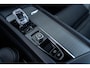 Volvo XC60 2.0 T6 Plug-in Hybrid AWD Ultra Black Edition | PHEV Long Range | Trekhaak | 360 Graden Camera | Gelamineerd Glas | Panoramadak | Head-up Display | Cruise Control Adaptief | Harman Kardon Audio | Sportstoelen