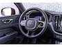 Volvo XC60 2.0 T6 Plug-in Hybrid AWD Ultra Black Edition | PHEV Long Range | Trekhaak | 360 Graden Camera | Gelamineerd Glas | Panoramadak | Head-up Display | Cruise Control Adaptief | Harman Kardon Audio | Sportstoelen