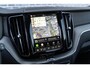 Volvo XC60 2.0 T6 Plug-in Hybrid AWD Ultra Black Edition | PHEV Long Range | Trekhaak | 360 Graden Camera | Gelamineerd Glas | Panoramadak | Head-up Display | Cruise Control Adaptief | Harman Kardon Audio | Sportstoelen