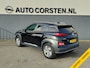 Hyundai Kona Electric EV 64kWh SOH 100% //Bijgeluid Rijmotor// Warmtepomp Navi Ecc Camera Adap.Cruise Pdc Head-Up Apple Carplay Android Auto Display Fashion Lane Assist Dodehoek Assist Privacy Glas Keyless Regensensor 1e Eigenaar Dealeronderhouden Export - Handel Origineel Nederlandse Auto