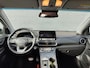 Hyundai Kona Electric EV 64kWh SOH 100% //Bijgeluid Rijmotor// Warmtepomp Navi Ecc Camera Adap.Cruise Pdc Head-Up Apple Carplay Android Auto Display Fashion Lane Assist Dodehoek Assist Privacy Glas Keyless Regensensor 1e Eigenaar Dealeronderhouden Export - Handel Origineel Nederlandse Auto