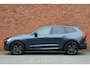 Volvo XC60 T6 Plug-in hybrid AWD Plus Black Edition | Actieve Luchtvering | 21'' Black ed. velgen | Head-Up display | Stuurwiel verwarmbaar | Stoelen voor/achter verwarmbaar | Panoramisch dak met schuif-/kantel functie | 360 graden camera |