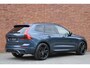 Volvo XC60 T6 Plug-in hybrid AWD Plus Black Edition | Actieve Luchtvering | 21'' Black ed. velgen | Head-Up display | Stuurwiel verwarmbaar | Stoelen voor/achter verwarmbaar | Panoramisch dak met schuif-/kantel functie | 360 graden camera |