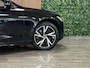 Volvo V90 T6 AWD Recharge R-Design | Schuifdak | Trekhaak | Harman Kardon | Adaptieve Cruise Control | Standkachel met Volvo On Call App | Stoelverwarming voor+achter | Stuurwielverwarming | Pilot Assist | BLIS Dode Hoek Detectie | Parkeercamera | Elektrische voorstoelen geheugen | Lederen bekleding | Zitting verlenging voorstoelen | 18 Inch | Keyless Drive | Parkeersensoren voor+achter | Elektrisch bedienbare achterklep | DAB Radio | Apple Carplay/Android Auto | Volvo On Call met mobiele App functie | Onyx Black Metallic |