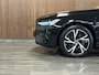 Volvo V90 T6 AWD Recharge R-Design | Schuifdak | Trekhaak | Harman Kardon | Adaptieve Cruise Control | Standkachel met Volvo On Call App | Stoelverwarming voor+achter | Stuurwielverwarming | Pilot Assist | BLIS Dode Hoek Detectie | Parkeercamera | Elektrische voorstoelen geheugen | Lederen bekleding | Zitting verlenging voorstoelen | 18 Inch | Keyless Drive | Parkeersensoren voor+achter | Elektrisch bedienbare achterklep | DAB Radio | Apple Carplay/Android Auto | Volvo On Call met mobiele App functie | Onyx Black Metallic |