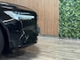 Volvo V90 T6 AWD Recharge R-Design | Schuifdak | Trekhaak | Harman Kardon | Adaptieve Cruise Control | Standkachel met Volvo On Call App | Stoelverwarming voor+achter | Stuurwielverwarming | Pilot Assist | BLIS Dode Hoek Detectie | Parkeercamera | Elektrische voorstoelen geheugen | Lederen bekleding | Zitting verlenging voorstoelen | 18 Inch | Keyless Drive | Parkeersensoren voor+achter | Elektrisch bedienbare achterklep | DAB Radio | Apple Carplay/Android Auto | Volvo On Call met mobiele App functie | Onyx Black Metallic |