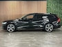 Volvo V60 T6 AWD Recharge Ultra Dark | Trekhaak | 360° Camera | Schuifdak | Head-Up Display | Harman Kardon | 19 Inch | Adaptieve Cruise Control | Stoelverwarming voor+achter | Stuurwielverwarming | Full LED Meesturende koplampen | Pilot Assist | BLIS Dode Hoek Detectie | Elektrische voorstoelen geheugen | Lederen bekleding | Zitting verlenging voorstoelen | Lederen dashboard | Google Infotainment | Keyless Drive | Parkeersensoren voor+achter | Privacy Glass | Elektrisch bedienbare achterklep | DAB Radio | Apple Carplay/Android Auto | Volvo On Call met mobiele App functie | Onyx Black Metallic |