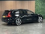 Volvo V60 T6 AWD Recharge Ultra Dark | Trekhaak | 360° Camera | Schuifdak | Head-Up Display | Harman Kardon | 19 Inch | Adaptieve Cruise Control | Stoelverwarming voor+achter | Stuurwielverwarming | Full LED Meesturende koplampen | Pilot Assist | BLIS Dode Hoek Detectie | Elektrische voorstoelen geheugen | Lederen bekleding | Zitting verlenging voorstoelen | Lederen dashboard | Google Infotainment | Keyless Drive | Parkeersensoren voor+achter | Privacy Glass | Elektrisch bedienbare achterklep | DAB Radio | Apple Carplay/Android Auto | Volvo On Call met mobiele App functie | Onyx Black Metallic |