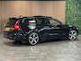Volvo V60 T6 AWD Recharge Ultra Dark | Trekhaak | 360° Camera | Schuifdak | Head-Up Display | Harman Kardon | 19 Inch | Adaptieve Cruise Control | Stoelverwarming voor+achter | Stuurwielverwarming | Full LED Meesturende koplampen | Pilot Assist | BLIS Dode Hoek Detectie | Elektrische voorstoelen geheugen | Lederen bekleding | Zitting verlenging voorstoelen | Lederen dashboard | Google Infotainment | Keyless Drive | Parkeersensoren voor+achter | Privacy Glass | Elektrisch bedienbare achterklep | DAB Radio | Apple Carplay/Android Auto | Volvo On Call met mobiele App functie | Onyx Black Metallic |