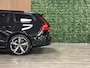 Volvo V60 T6 AWD Recharge Ultra Dark | Trekhaak | 360° Camera | Schuifdak | Head-Up Display | Harman Kardon | 19 Inch | Adaptieve Cruise Control | Stoelverwarming voor+achter | Stuurwielverwarming | Full LED Meesturende koplampen | Pilot Assist | BLIS Dode Hoek Detectie | Elektrische voorstoelen geheugen | Lederen bekleding | Zitting verlenging voorstoelen | Lederen dashboard | Google Infotainment | Keyless Drive | Parkeersensoren voor+achter | Privacy Glass | Elektrisch bedienbare achterklep | DAB Radio | Apple Carplay/Android Auto | Volvo On Call met mobiele App functie | Onyx Black Metallic |