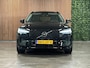 Volvo XC60 T6 AWD Recharge Ultra Dark | Luchtvering | Trekhaak | 360° Camera | Head-Up Display | Harman Kardon | Adaptieve Cruise Control | Stoelverwarming voor+achter | Stuurwielverwarming | Full LED Meesturende koplampen | Pilot Assist | BLIS Dode Hoek Detectie | Elektrische voorstoelen geheugen | Quilted Nordico bekleding | Zitting verlenging voorstoelen | Lederen Dashboard | Schuifdak | 20 Inch | Google Infotainment | Keyless Drive | Parkeersensoren voor+achter | Privacy Glass | Elektrisch bedienbare achterklep | Alarm Klasse III | DAB Radio | Apple Carplay/Android Auto | Draadloos telefoon opladen | Volvo On Call met mobiele App functie | Onyx Black Metallic |