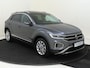 Volkswagen T-Roc 1.5 TSI Style | Panoramadak | Keyless | Achteruitrijcamera | Navigatie | Adaptieve cruise control | Parkeerassistent | Stoelverwarming |