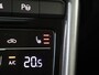 Volkswagen T-Roc 1.5 TSI Style | Panoramadak | Keyless | Achteruitrijcamera | Navigatie | Adaptieve cruise control | Parkeerassistent | Stoelverwarming |
