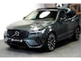 Volvo XC60 2.0 T8 AWD 335kW/456pk Aut8 Plug-in hybrid Ultra Dark LUCHTVERING + PANORAMADAK + HARMAN/KARDON + ADAPT.CRUISE + GOOGLE DASH + HEAD-UP + LANE ASSIST + STOEL-&STUURVERWARMING + 360 CAMERA + PARKSENSOREN V&A + 21" LM-VELGEN!!