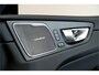 Volvo XC60 2.0 T8 AWD 335kW/456pk Aut8 Plug-in hybrid Ultra Dark LUCHTVERING + PANORAMADAK + HARMAN/KARDON + ADAPT.CRUISE + GOOGLE DASH + HEAD-UP + LANE ASSIST + STOEL-&STUURVERWARMING + 360 CAMERA + PARKSENSOREN V&A + 21" LM-VELGEN!!