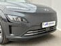 Hyundai Kona Electric EV Comfort Smart 39 kWh automaat / SOH 100% / Fabrieksgarantie t/m 2-2027 / 8 jaar Batterijgarantie / Volledig onderhouden / Stoel-/Stuurverwarming / Achteruitrijcamera / Navigatie / Apple Carplay/Android Auto /