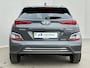Hyundai Kona Electric EV Comfort Smart 39 kWh automaat / SOH 100% / Fabrieksgarantie t/m 2-2027 / 8 jaar Batterijgarantie / Volledig onderhouden / Stoel-/Stuurverwarming / Achteruitrijcamera / Navigatie / Apple Carplay/Android Auto /