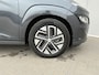 Hyundai Kona Electric EV Comfort Smart 39 kWh automaat / SOH 100% / Fabrieksgarantie t/m 2-2027 / 8 jaar Batterijgarantie / Volledig onderhouden / Stoel-/Stuurverwarming / Achteruitrijcamera / Navigatie / Apple Carplay/Android Auto /