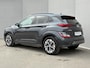 Hyundai Kona Electric EV Comfort Smart 39 kWh automaat / SOH 100% / Fabrieksgarantie t/m 2-2027 / 8 jaar Batterijgarantie / Volledig onderhouden / Stoel-/Stuurverwarming / Achteruitrijcamera / Navigatie / Apple Carplay/Android Auto /