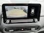 Hyundai Kona Electric EV Comfort Smart 39 kWh automaat / SOH 100% / Fabrieksgarantie t/m 2-2027 / 8 jaar Batterijgarantie / Volledig onderhouden / Stoel-/Stuurverwarming / Achteruitrijcamera / Navigatie / Apple Carplay/Android Auto /