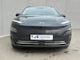 Hyundai Kona Electric EV Comfort Smart 39 kWh automaat / SOH 100% / Fabrieksgarantie t/m 2-2027 / 8 jaar Batterijgarantie / Volledig onderhouden / Stoel-/Stuurverwarming / Achteruitrijcamera / Navigatie / Apple Carplay/Android Auto /