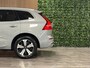 Volvo XC60 T6 AWD Recharge Plus Bright | Trekhaak | Adaptieve Cruise Control | Stoelverwarming voor+achter | Stuurwielverwarming | Schuifdak | Pilot Assist | BLIS Dode Hoek Detectie | Elektrische voorstoelen geheugen | Lederen bekleding | Zitting verlenging voorstoelen | 19 Inch | Google Infotainment | Keyless Drive | Parkeersensoren voor+achter | Privacy Glass | Elektrisch bedienbare achterklep | DAB Radio | Apple Carplay/Android Auto | Draadloos telefoon opladen | Volvo On Call met mobiele App functie | Vapour Grey Metallic |