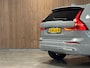 Volvo XC60 T6 AWD Recharge Plus Bright | Trekhaak | Adaptieve Cruise Control | Stoelverwarming voor+achter | Stuurwielverwarming | Schuifdak | Pilot Assist | BLIS Dode Hoek Detectie | Elektrische voorstoelen geheugen | Lederen bekleding | Zitting verlenging voorstoelen | 19 Inch | Google Infotainment | Keyless Drive | Parkeersensoren voor+achter | Privacy Glass | Elektrisch bedienbare achterklep | DAB Radio | Apple Carplay/Android Auto | Draadloos telefoon opladen | Volvo On Call met mobiele App functie | Vapour Grey Metallic |