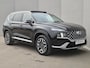 Hyundai Santa Fe 1.6 T-GDI HEV 4WD Premium Sky / Dealer onderhouden / Glazen schuif- en kanteldak / Head Up Display / Trekgewicht 1650 kg / Stuur- Stoel & Achterbank verwarming / Elektrische achterklep / Rondomzicht camera / Stoelventilatie / Adaptief cruise control /