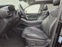 Hyundai Santa Fe 1.6 T-GDI HEV 4WD Premium Sky / Dealer onderhouden / Glazen schuif- en kanteldak / Head Up Display / Trekgewicht 1650 kg / Stuur- Stoel & Achterbank verwarming / Elektrische achterklep / Rondomzicht camera / Stoelventilatie / Adaptief cruise control /