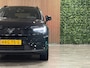 Volvo EX40 Single Motor Extended Range Ultra Black Ed. 82 kWh | 100% SoH | Trekhaak | Schuifdak | 360° Camera | Harman Kardon | Adaptieve Cruise Control | Bestuurdersstoel elektrisch geheugen | Stoel en Stuurwielverwarming | 20 Inch | Passagiersstoel elektrisch | Microtech / alcantara bekleding met wit stiksel en bies | Zitting verlenging voorstoelen | Pilot Assist | BLIS Dode Hoek Detectie | Warmtepomp | Google Infotainment | Keyless Drive | Verlichtingspack 2 | Parkeersensoren voor+achter | Privacy Glass | Elektrisch bedienbare achterklep | Draadloos telefoon opladen | DAB Radio | Apple Carplay/Android Auto | Volvo On Call met mobiele App functie | Onyx Black Metallic |